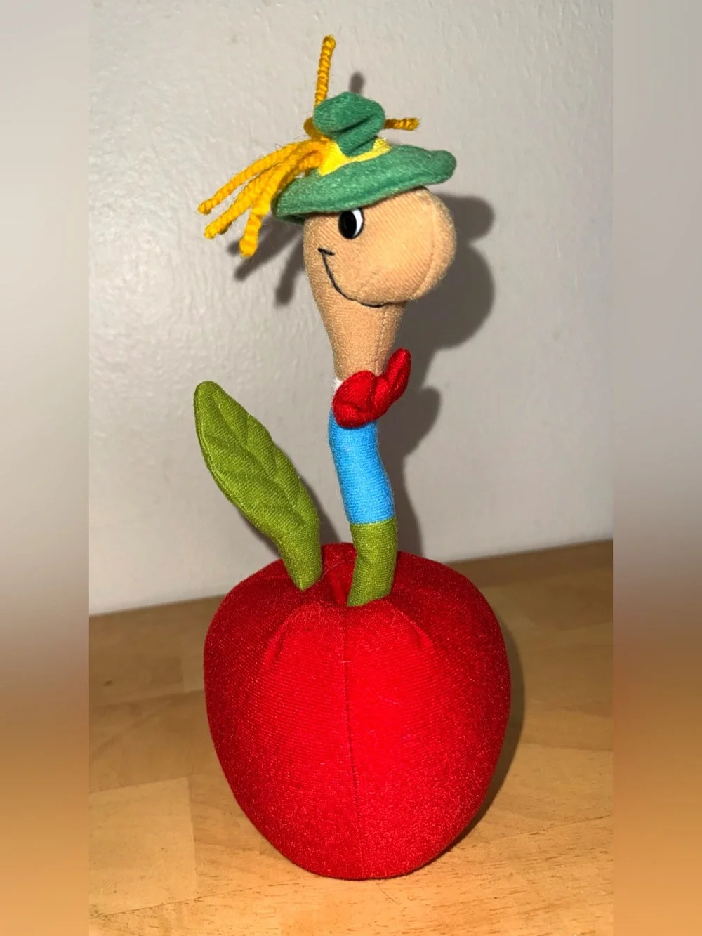 Vintage 1995 GUND Richard Scarry Lowly Worm Apple Plush 9” Busytown